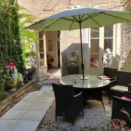 Near Bergerac Airport 16th Century Town House Holiday home